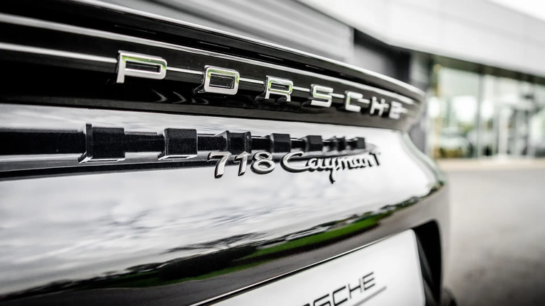 Porsche 718 Cayman T