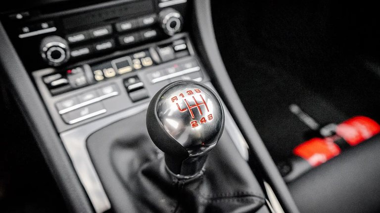 Porsche 718 Cayman T