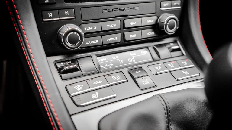 Porsche 718 Cayman T