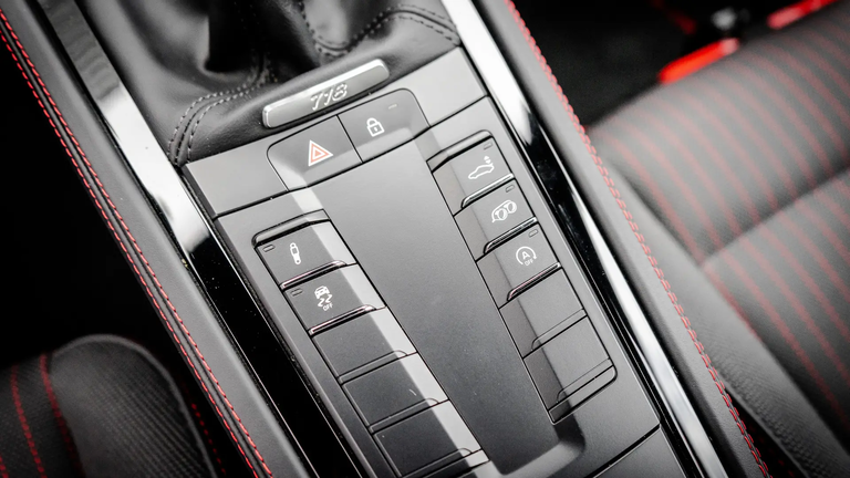 Porsche 718 Cayman T