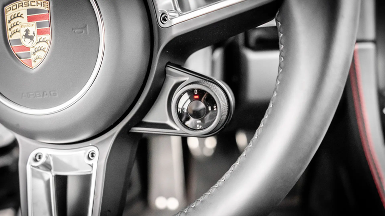 Porsche 718 Cayman T