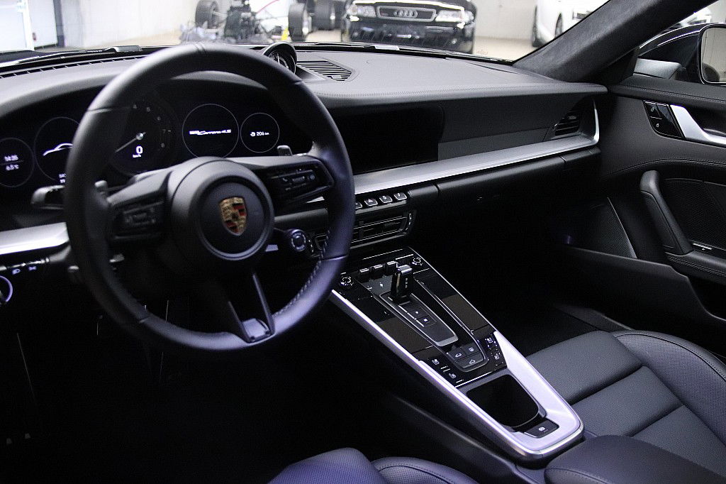 Porsche 992 Carrera 4S