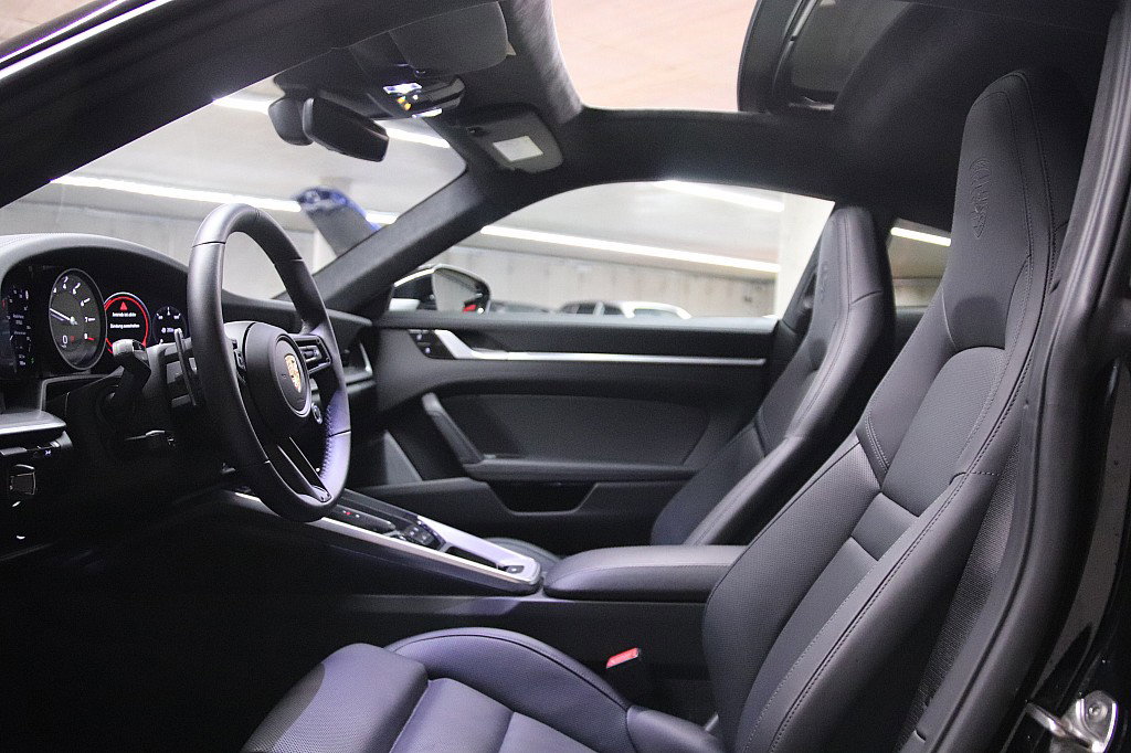 Porsche 992 Carrera 4S