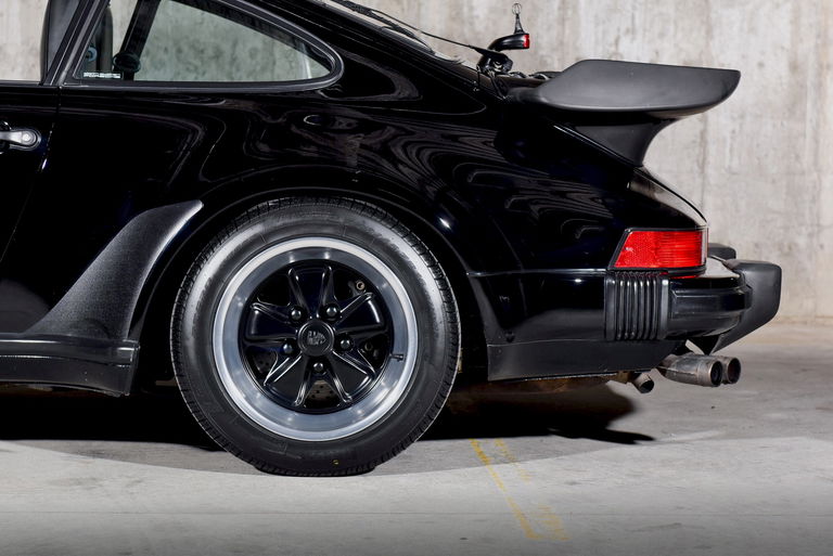 Porsche 911 Turbo 3.3 (US)
