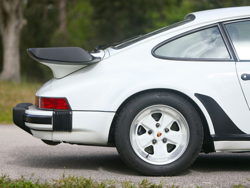 Porsche 911 Turbo 3.3 (US)