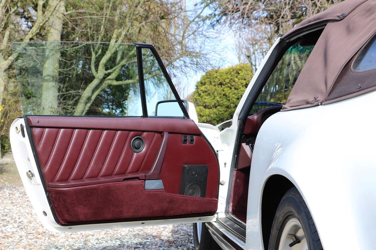 Porsche 911 Carrera 3.2 (US)