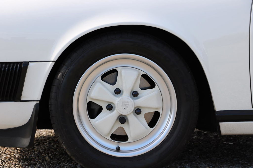 Porsche 911 Carrera 3.2 (US)