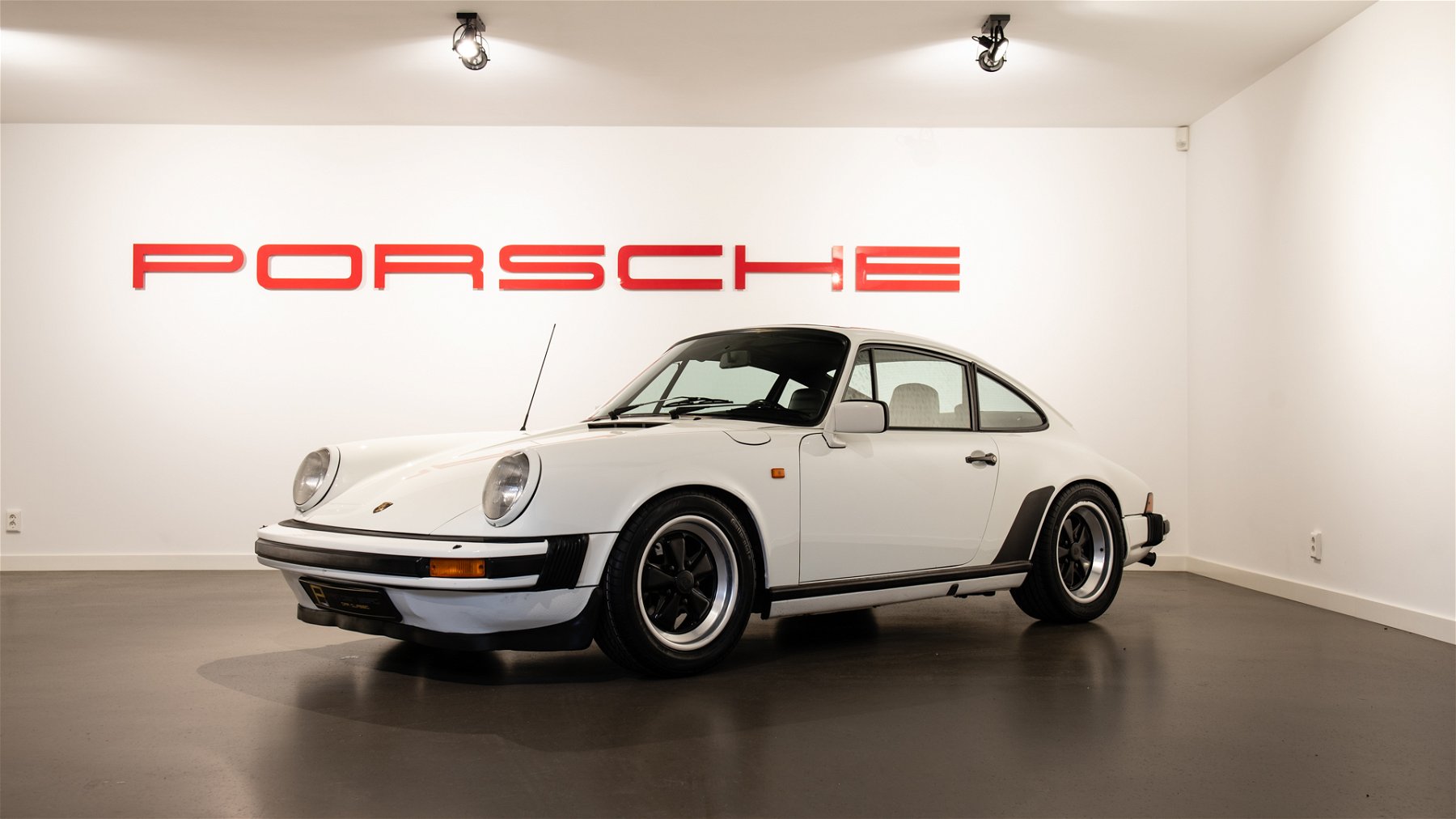 [Imagen: Porsche-911-SC-Coupe%CC%81-for-sale-white-48.jpg]