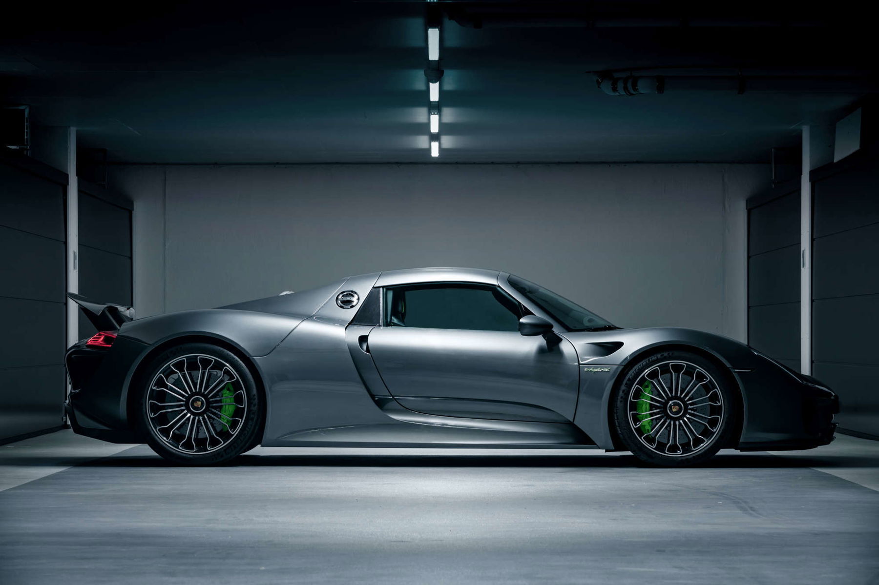 Порше 918 Spyder ночью