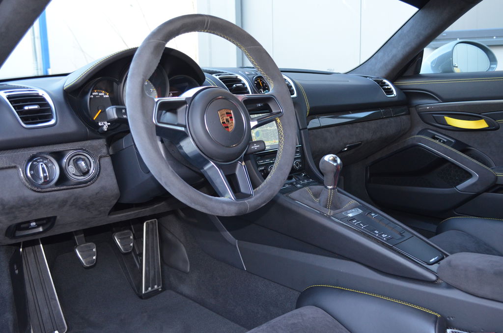 Porsche 981 Cayman GT4