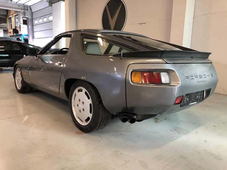 Porsche 928 S