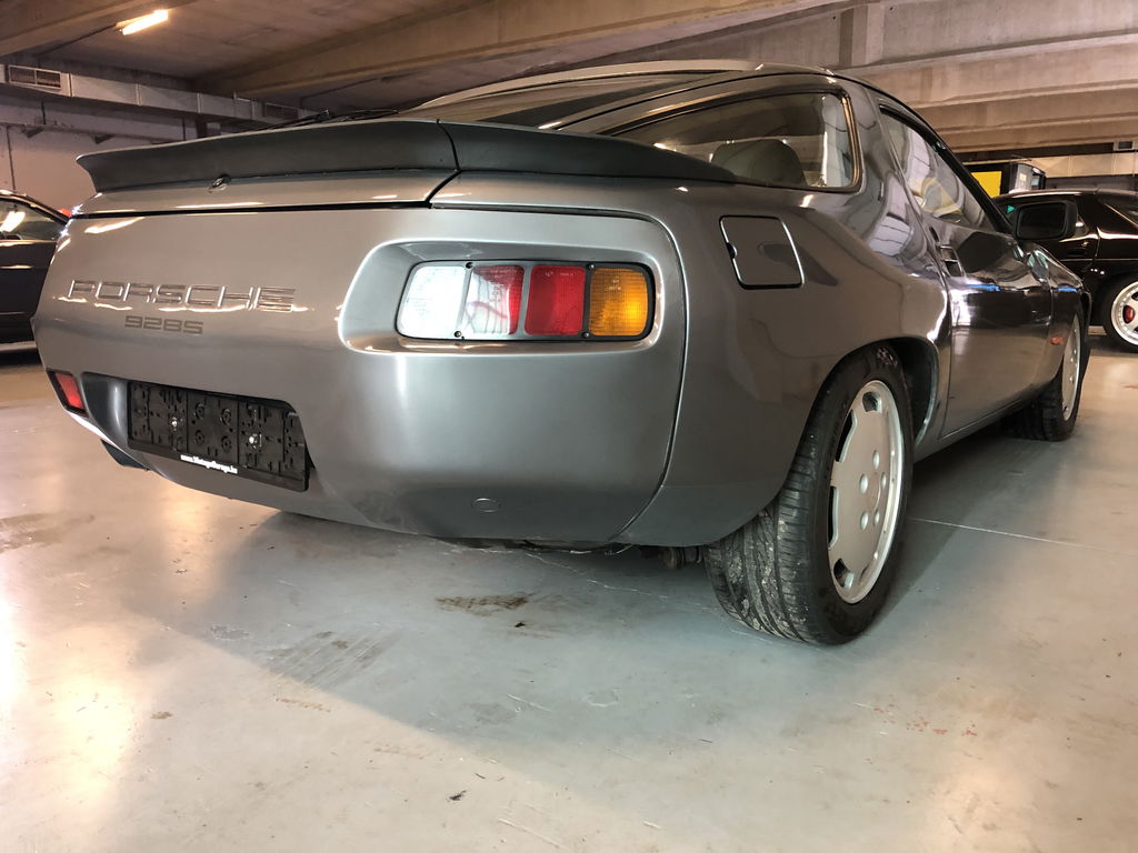 Porsche 928 S