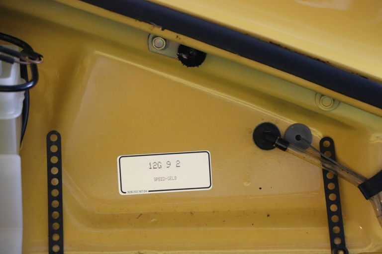 Porsche 964 Carrera 2 Speedster