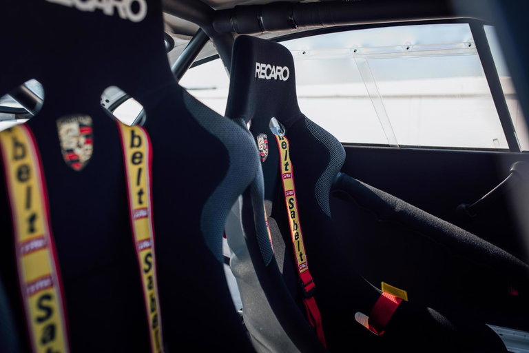 Porsche 964 Carrera 4 Lightweight
