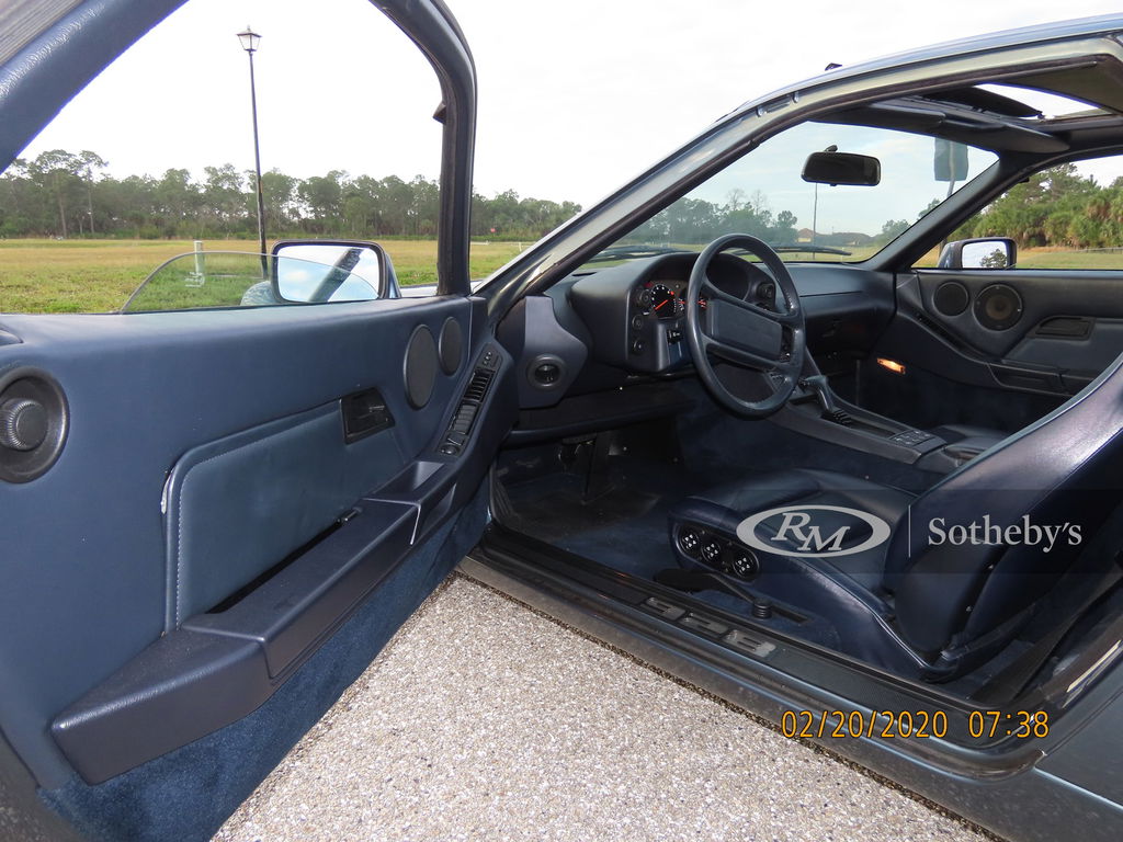 Porsche 928 S4