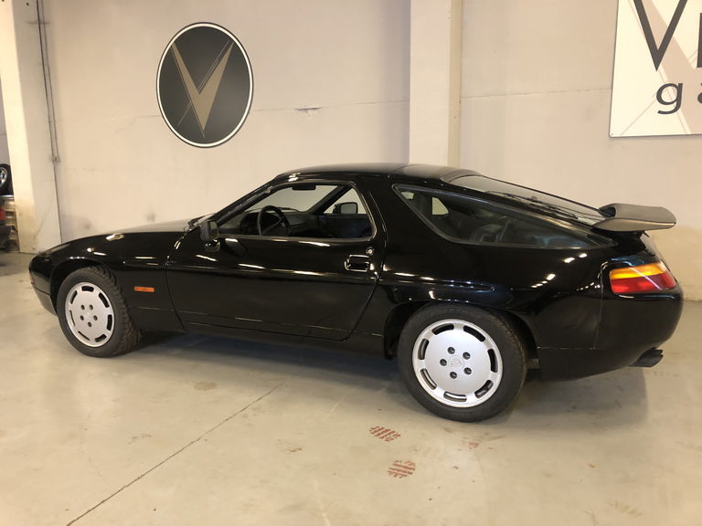 Porsche 928 S4