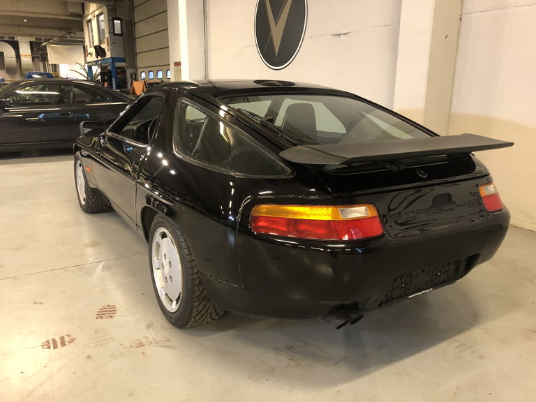 Porsche 928 S4