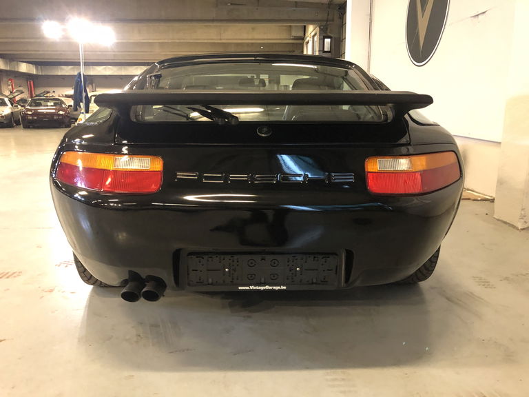 Porsche 928 S4