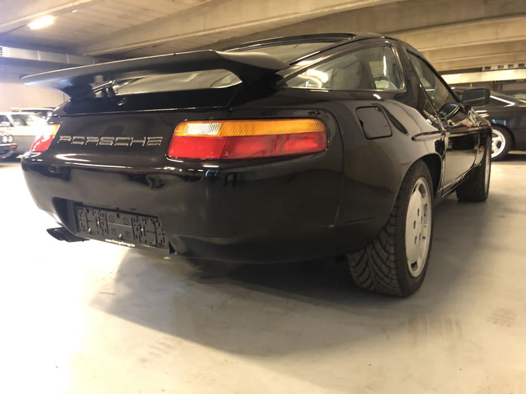 Porsche 928 S4