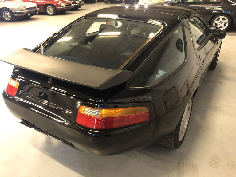 Porsche 928 S4