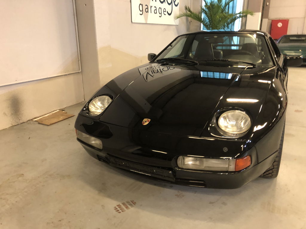 Porsche 928 S4