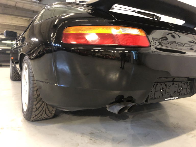 Porsche 928 S4