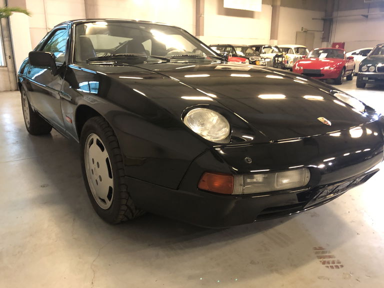 Porsche 928 S4