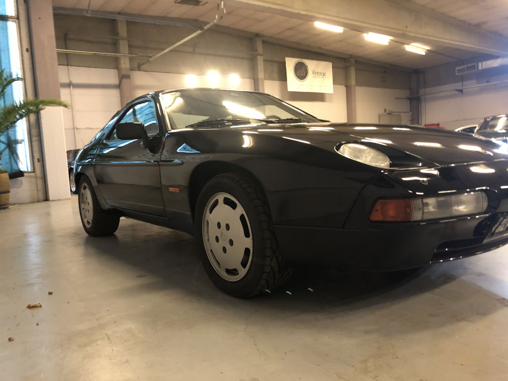 Porsche 928 S4