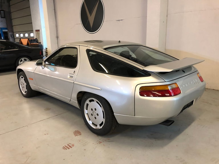 Porsche 928 S4