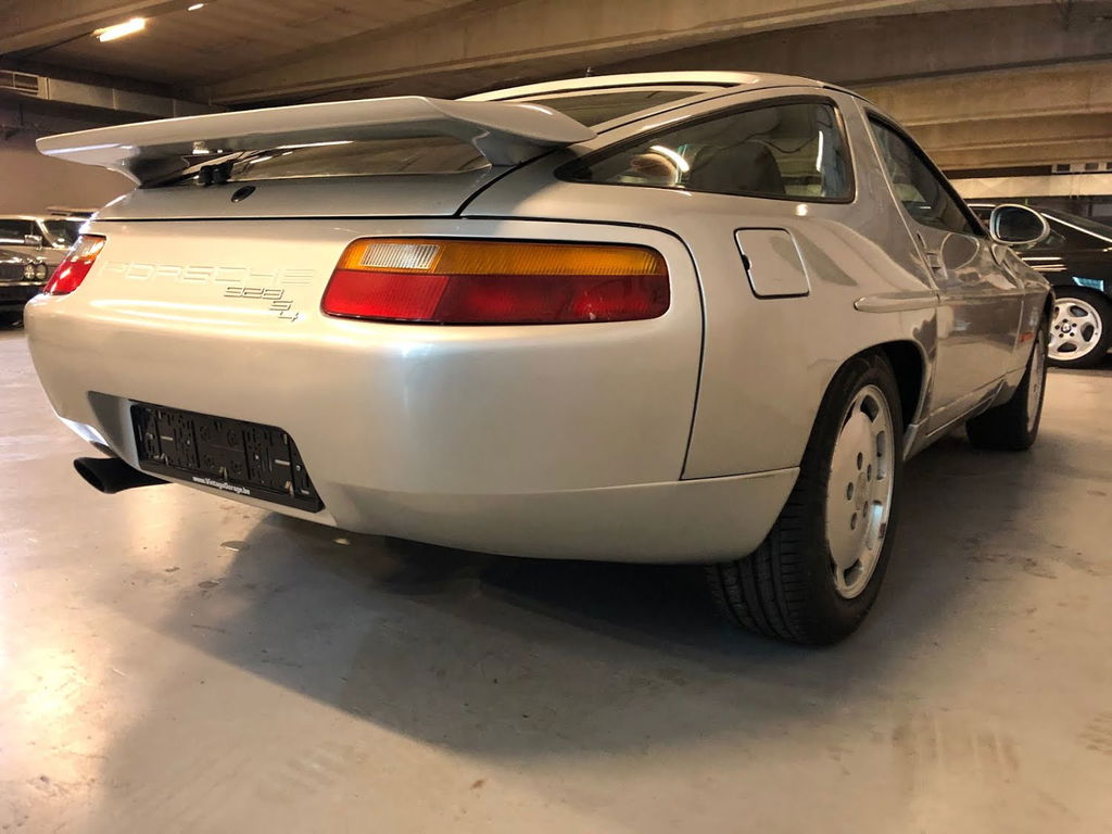 Porsche 928 S4