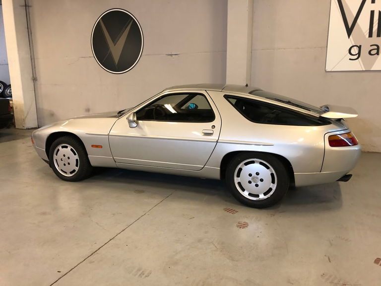 Porsche 928 S4