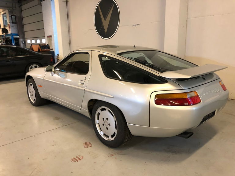 Porsche 928 S4