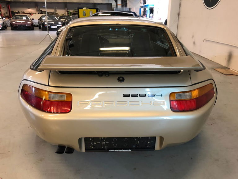 Porsche 928 S4