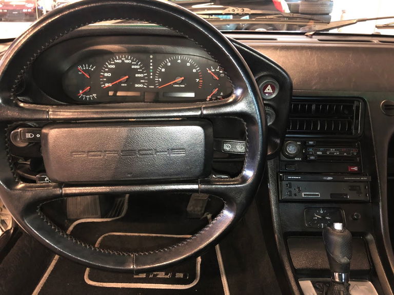 Porsche 928 S4