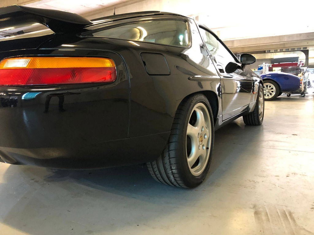 Porsche 928 S4
