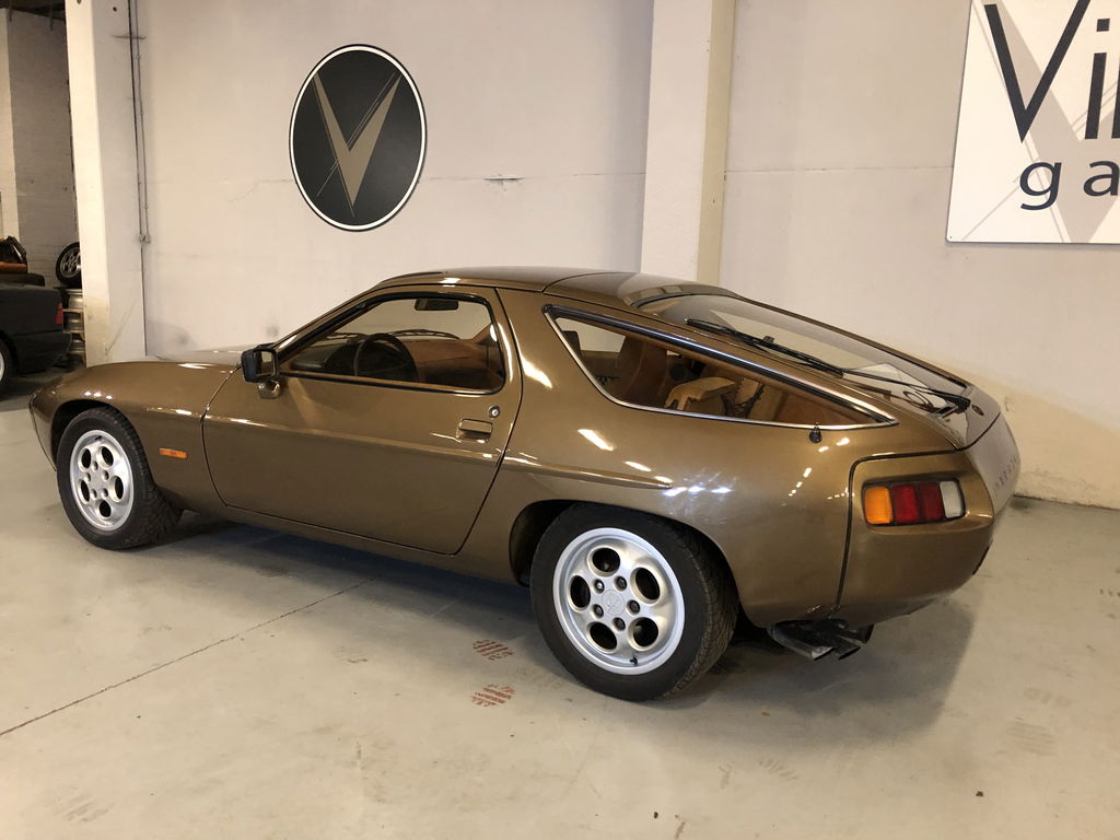 Porsche 928
