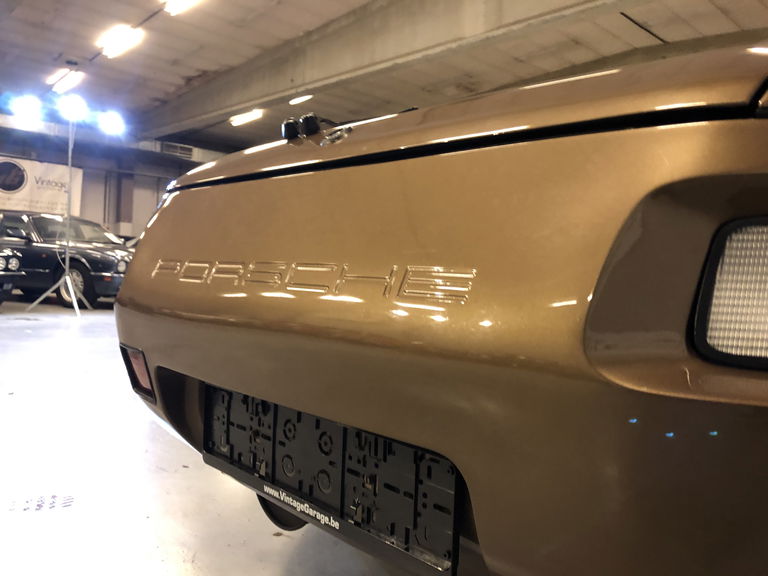 Porsche 928