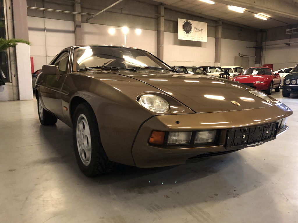 Porsche 928