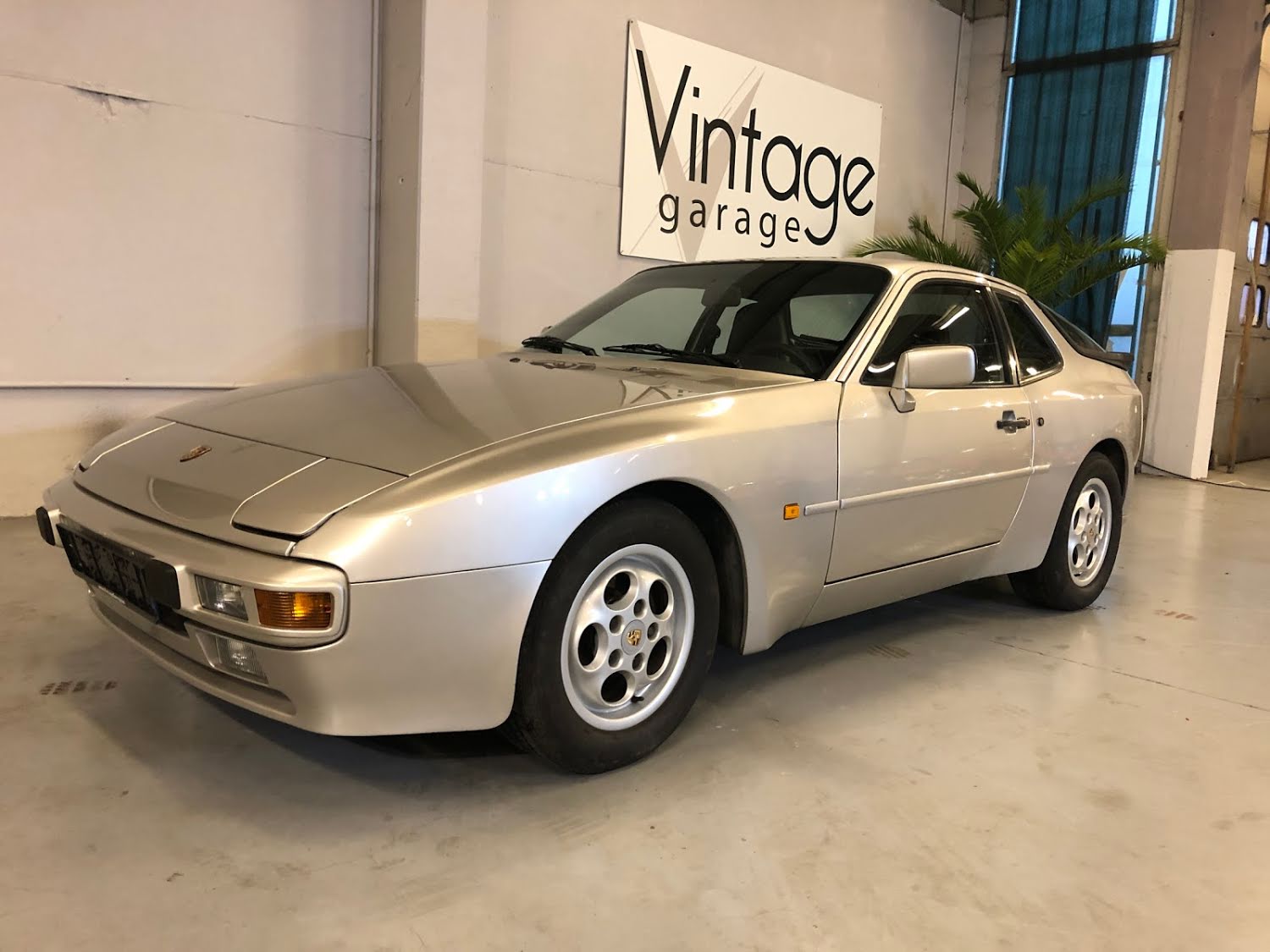 Porsche 944 Coupé 1988 - elferspot.com - Marketplace for Porsche Sports