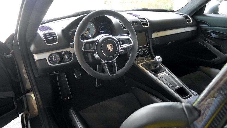 Porsche 981 Cayman GT4