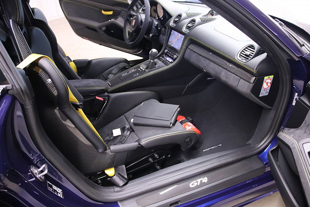 Porsche 718 Cayman GT4