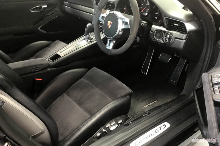 Porsche 991 Carrera GTS