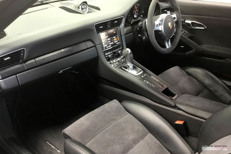 Porsche 991 Carrera GTS