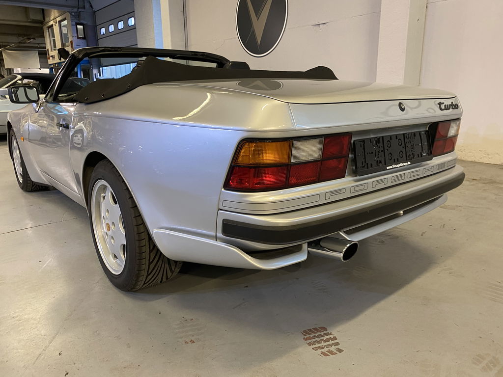 Porsche 944 Turbo Cabriolet