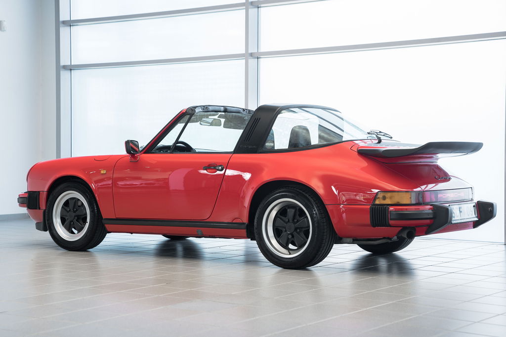 Porsche 911 Carrera 3.2 (US)