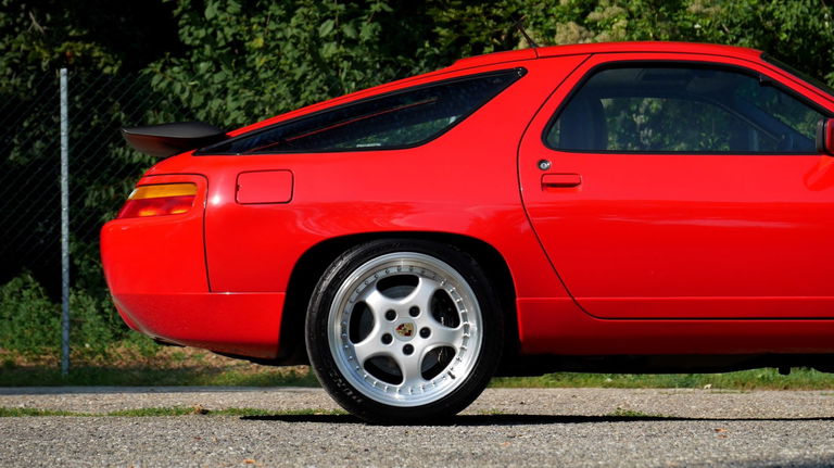 Porsche 928 GT