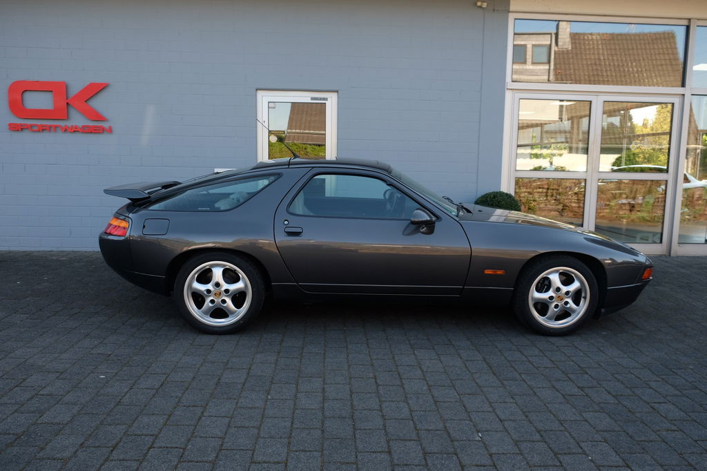 Porsche 928 GTS