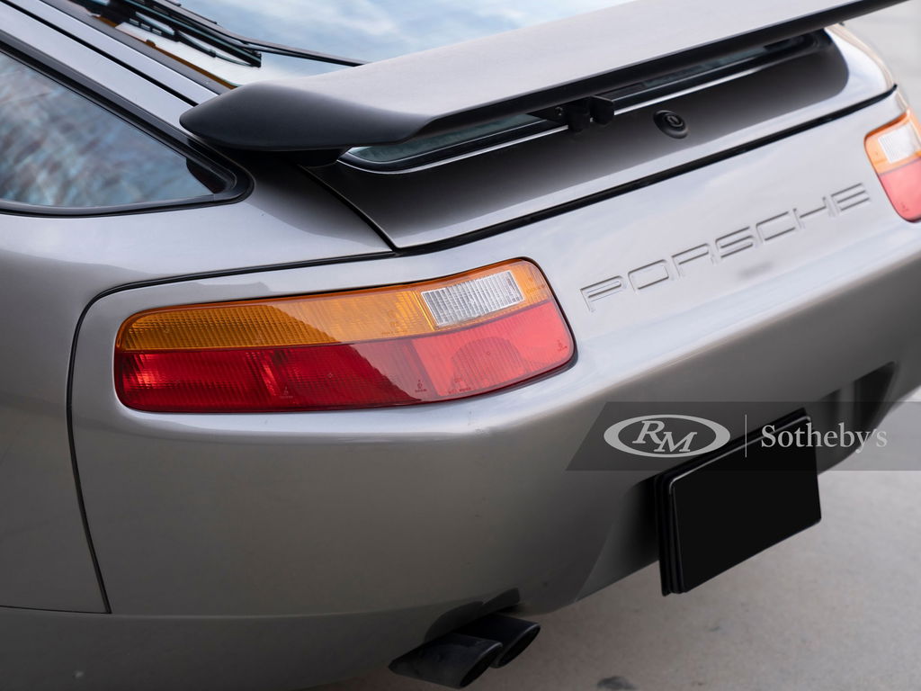 Porsche 928 S4
