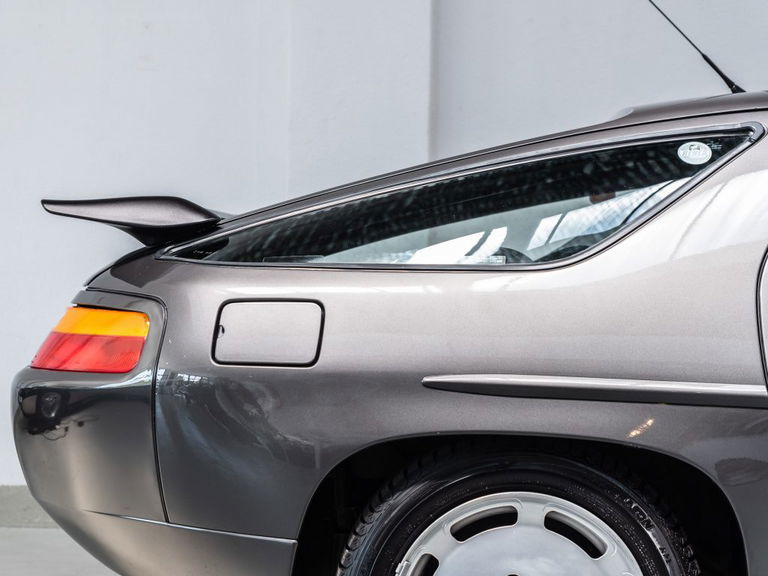 Porsche 928 S4