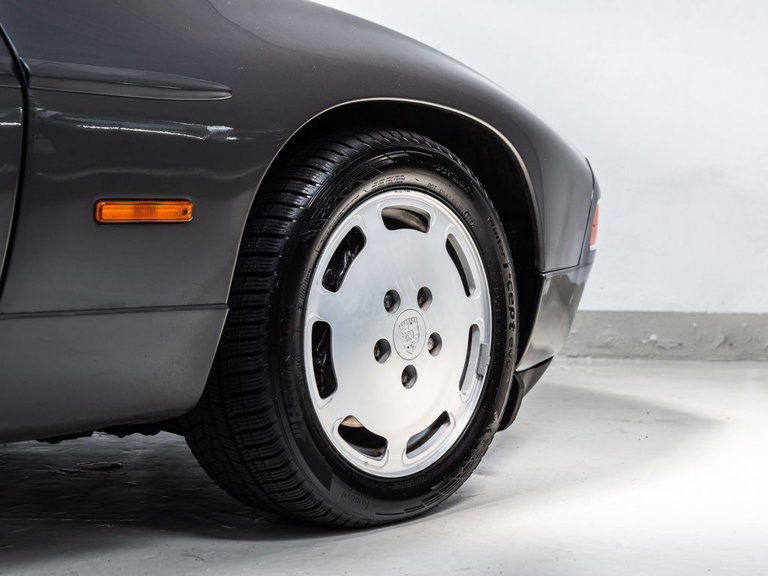 Porsche 928 S4